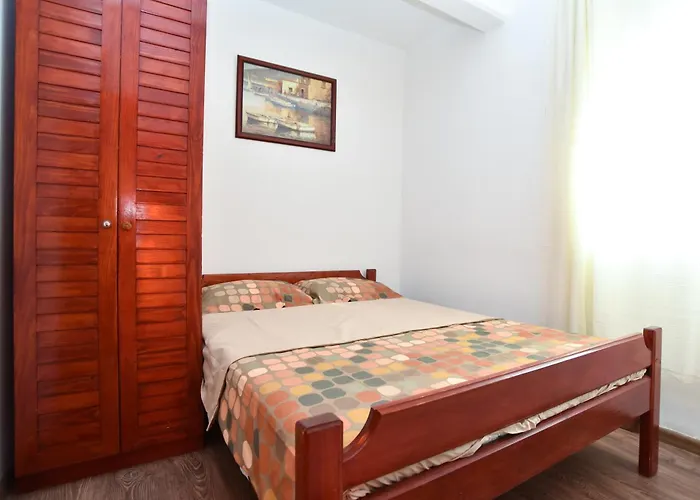 Royal Garden Apartments & Gastronomy