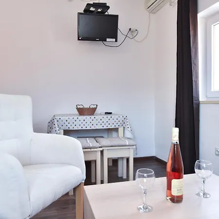 בודווה Royal Garden Apartments & Gastronomy מראה חיצוני תמונה