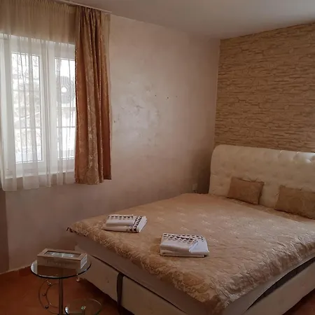 בודווה Royal Garden Apartments & Gastronomy מראה חיצוני תמונה
