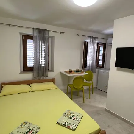בודווה Royal Garden Apartments & Gastronomy מראה חיצוני תמונה